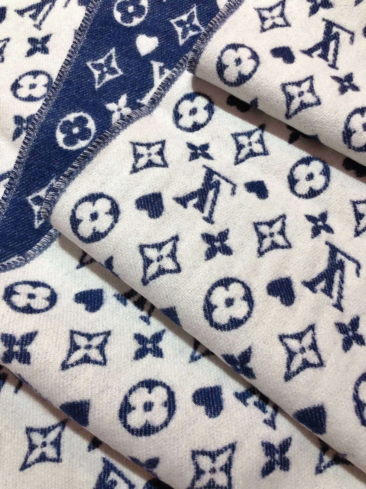 Louis Vuitton Monogram Navy Beige Double-Faced Scarve 9