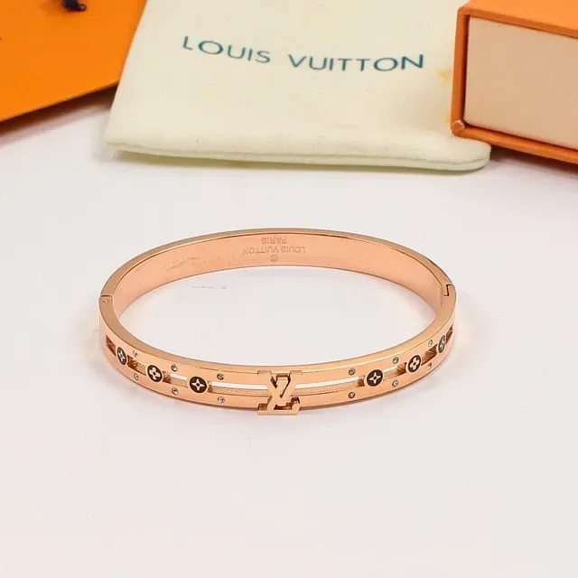 Bracelete Louis Vuitton Monogram Star Bangle Ouro e Prata com Bisagra 4