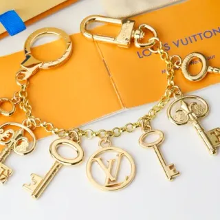 Llaveros Louis Vuitton Multi-Charms Cadena de Metal Dorado Colgante Pulsera