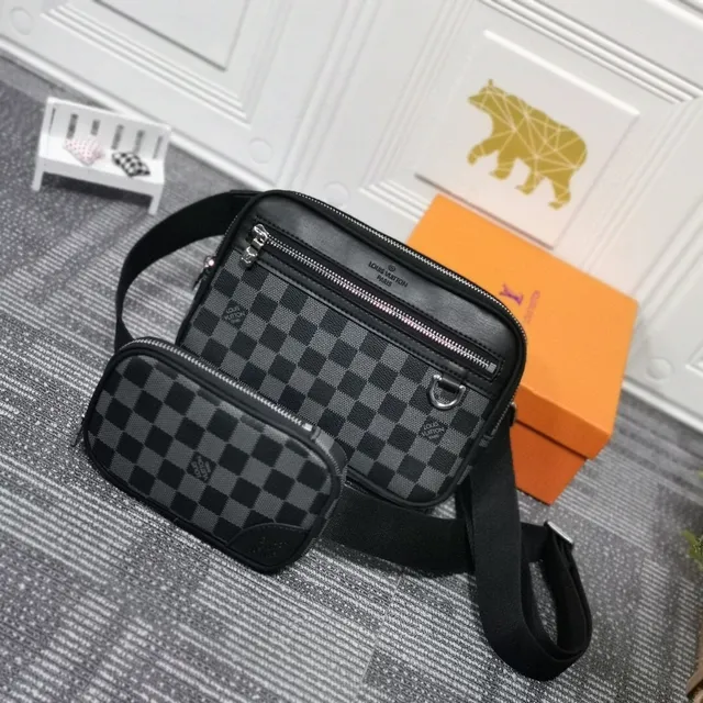 Louis Vuitton Multi Pochette Accessoires Monogram Black Fashion Belt Bag 10