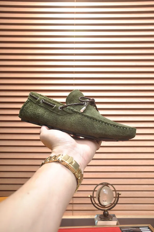 Louis Vuitton mocassins de camurça verde oliva com cordão 4