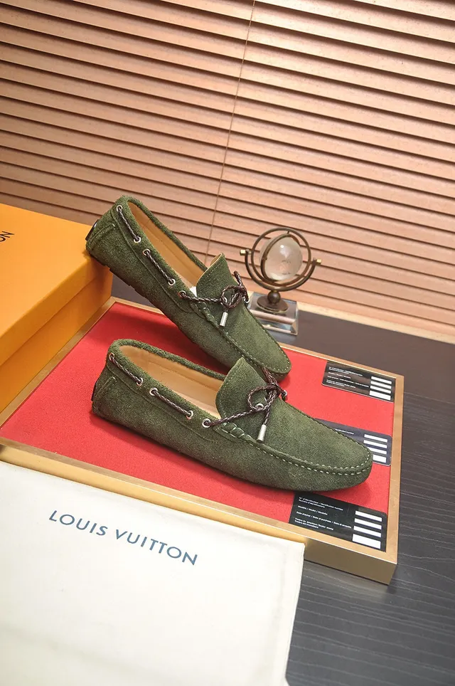 Louis Vuitton mocassins de camurça verde oliva com cordão 6