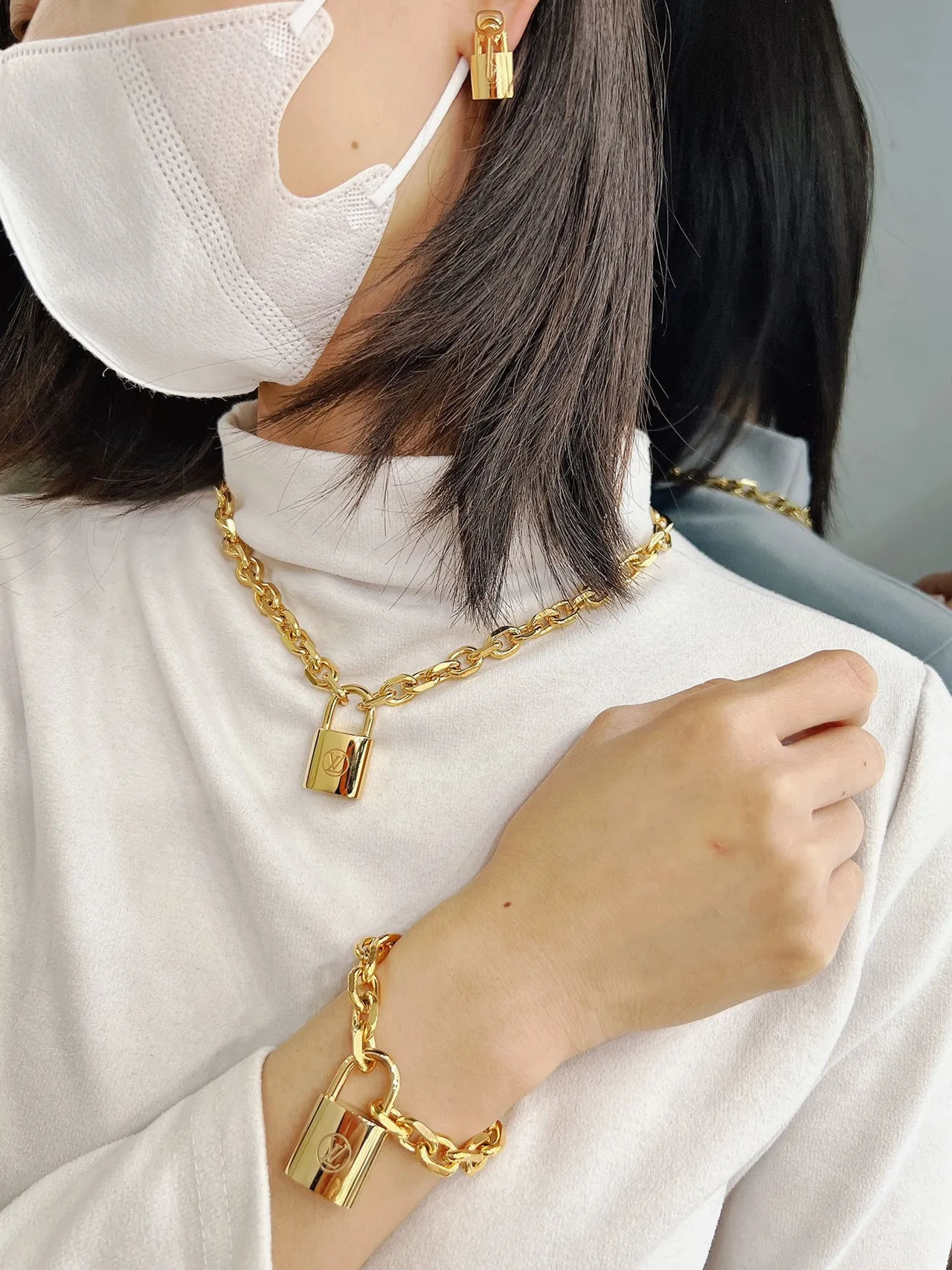 Louis Vuitton Padlock Bracelet or rose or jaune argent bracelets en métal 6