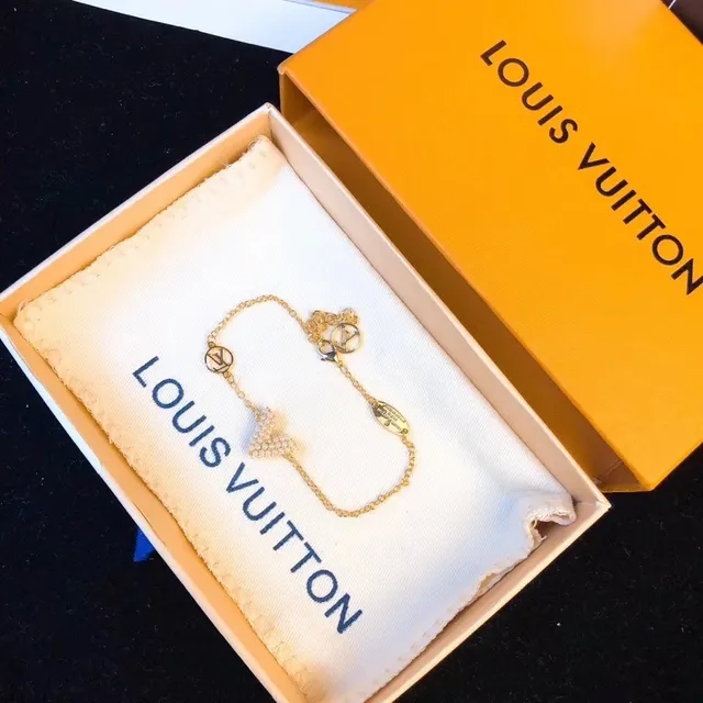 Louis Vuitton Pearl Heart Bracelet Gold White Chain Pendant Bracelet 5
