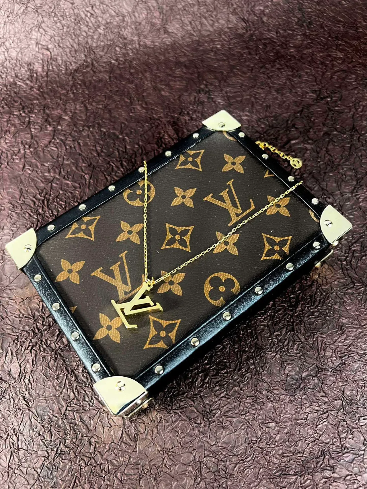Maleta Louis Vuitton Petite Malle Monogram Canvas Marrom Preto Dourado 3