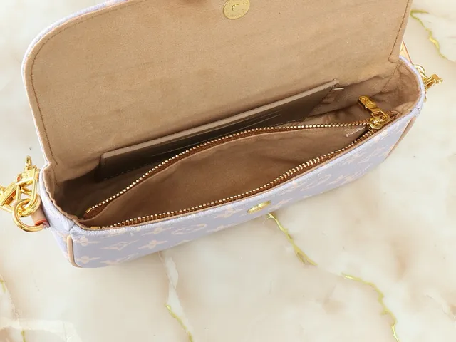 Louis Vuitton Pochette Metis بنفسجي ذهبي Monogram Coated Canvas Flap-Top Closure Messenger Bag 3