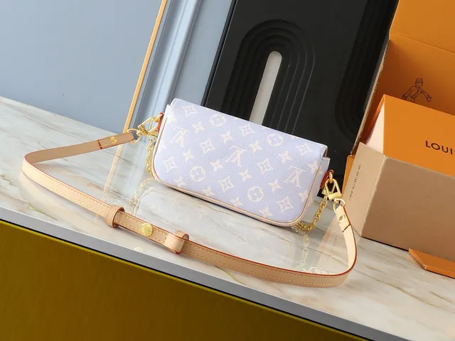 Louis Vuitton Pochette Metis بنفسجي ذهبي Monogram Coated Canvas Flap-Top Closure Messenger Bag 5