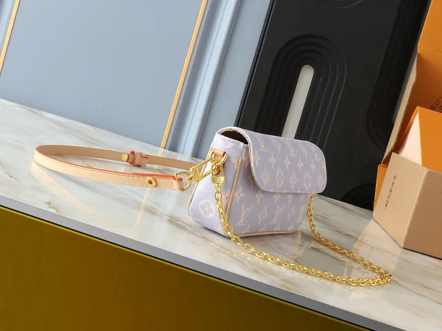 Louis Vuitton Pochette Metis بنفسجي ذهبي Monogram Coated Canvas Flap-Top Closure Messenger Bag 6
