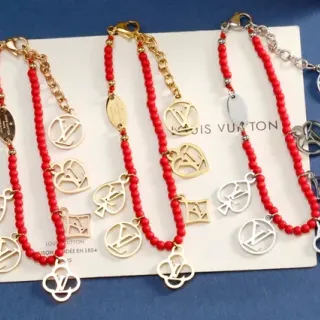 Louis Vuitton Pulseira Vermelha Dourada de Contas com Múltiplos Charms