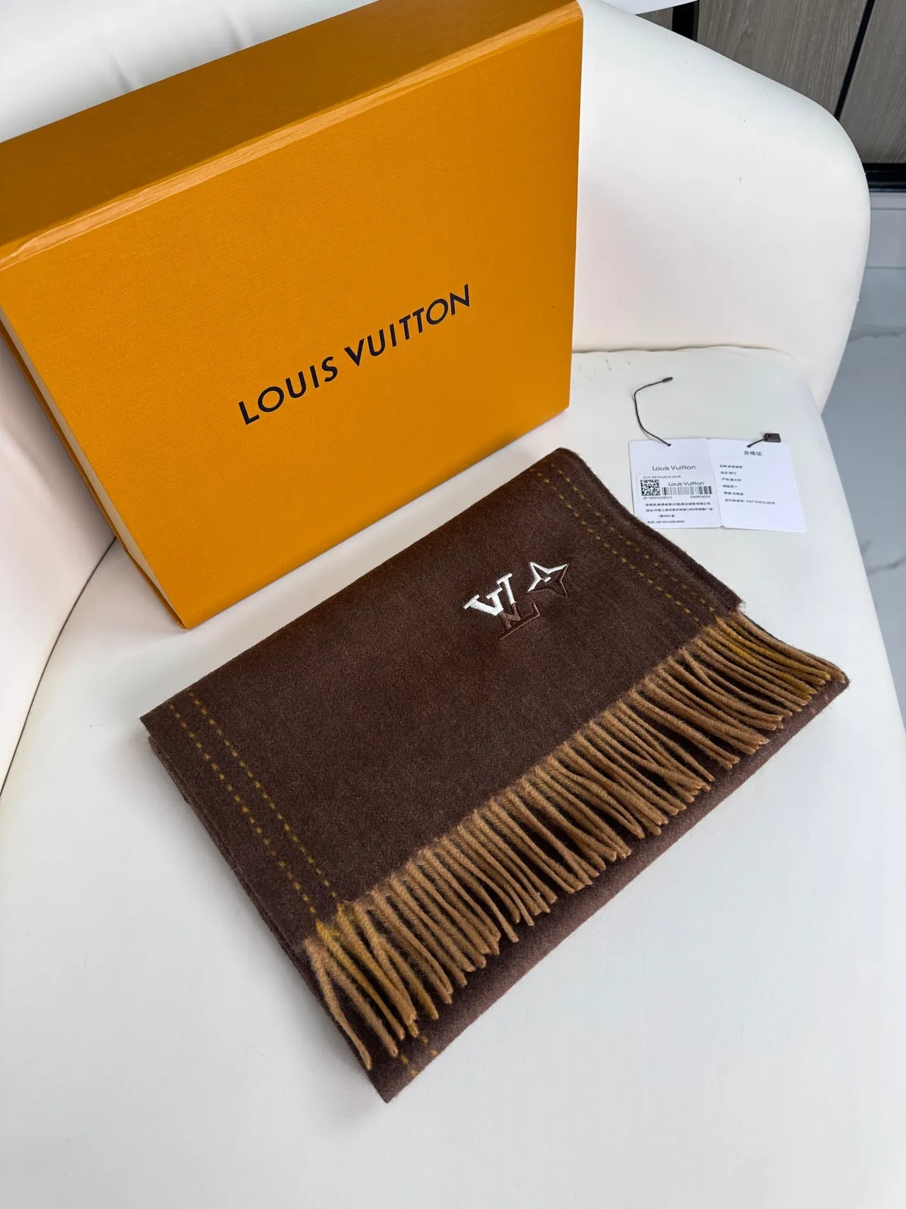 Louis Vuitton Reykjavik Noir écharpe en cachemire 6