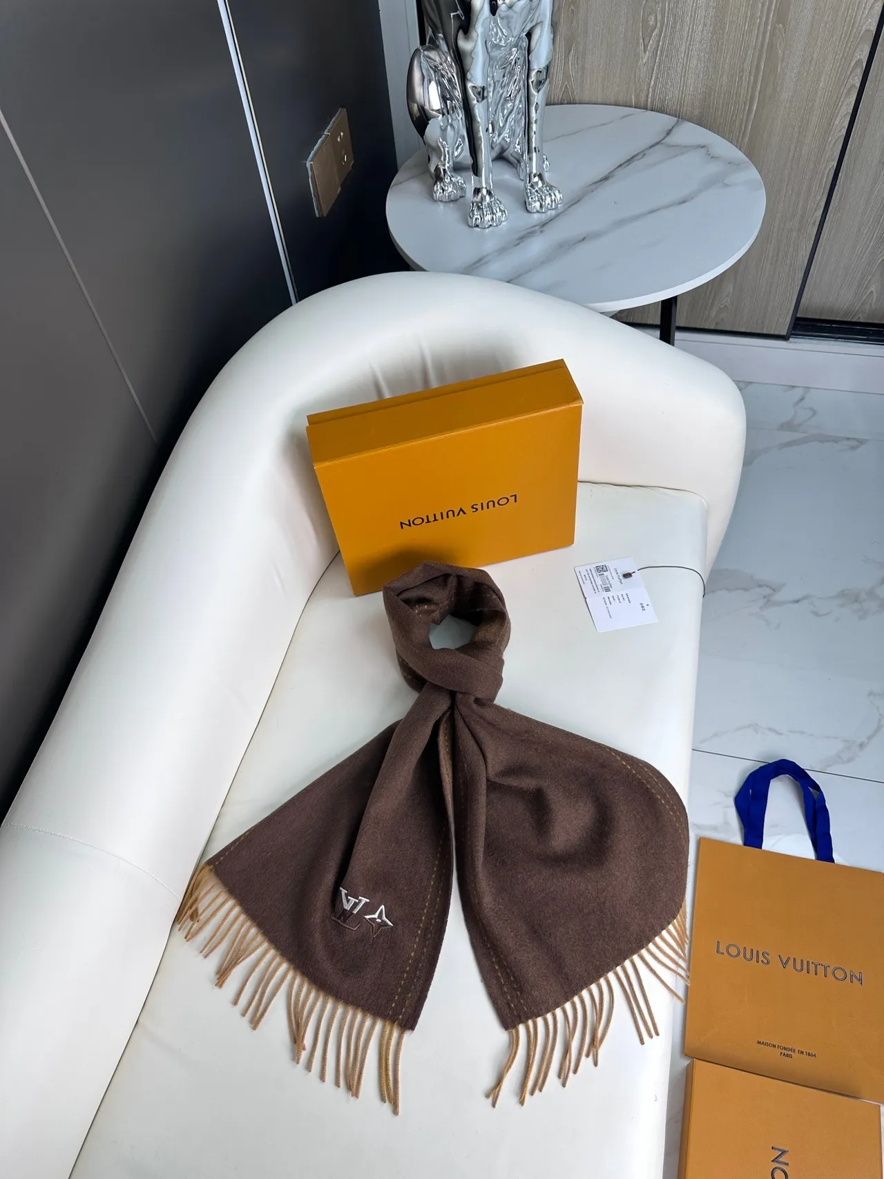Louis Vuitton Reykjavik Noir écharpe en cachemire 7