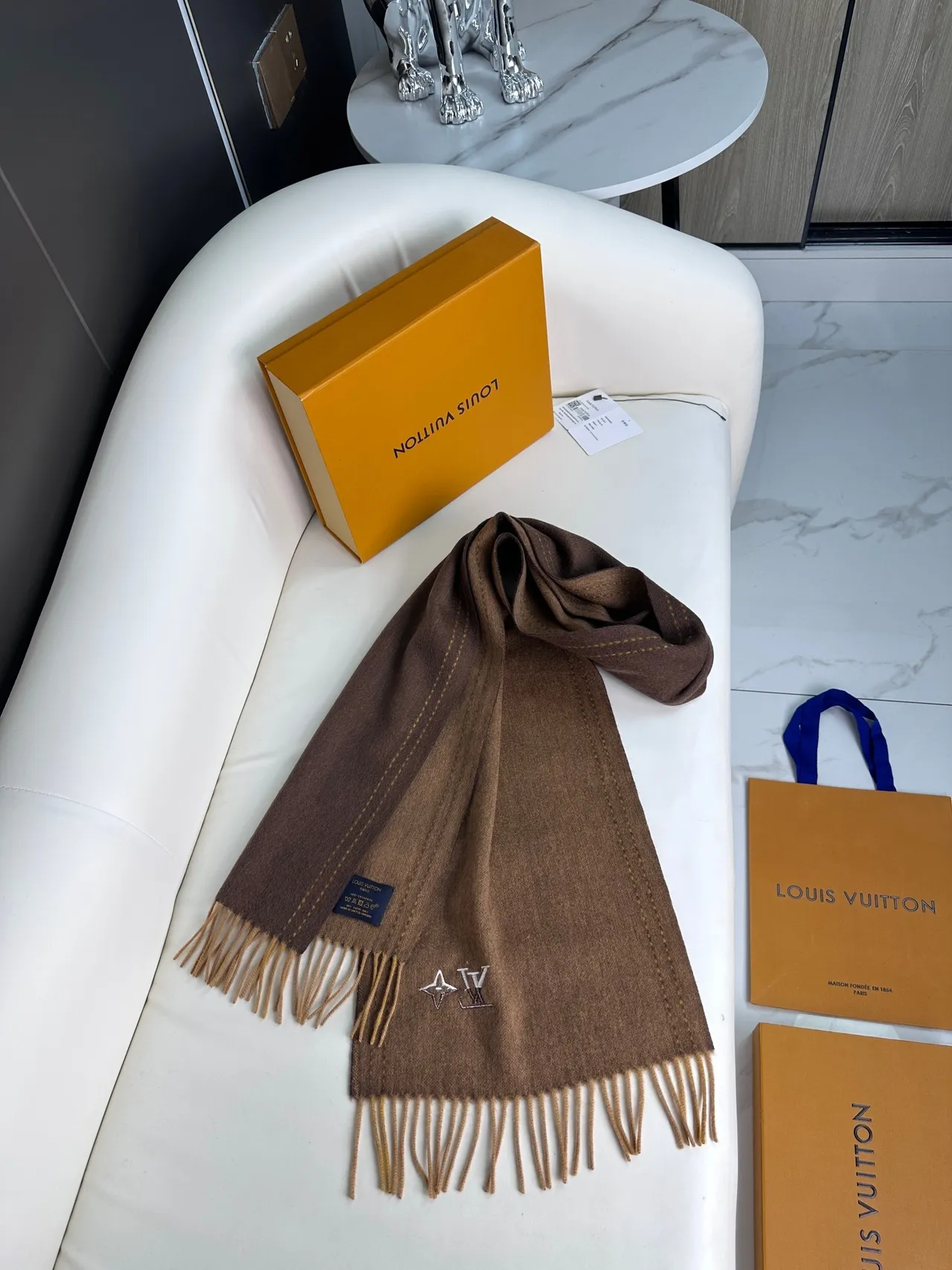 Louis Vuitton Reykjavik Noir écharpe en cachemire 8