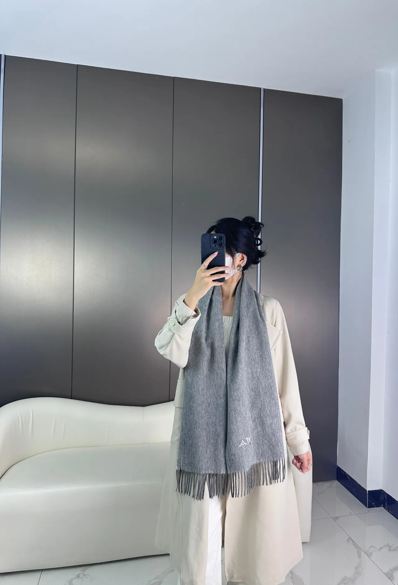 Louis Vuitton Reykjavik Noir Gray écharpe en cachemire 2