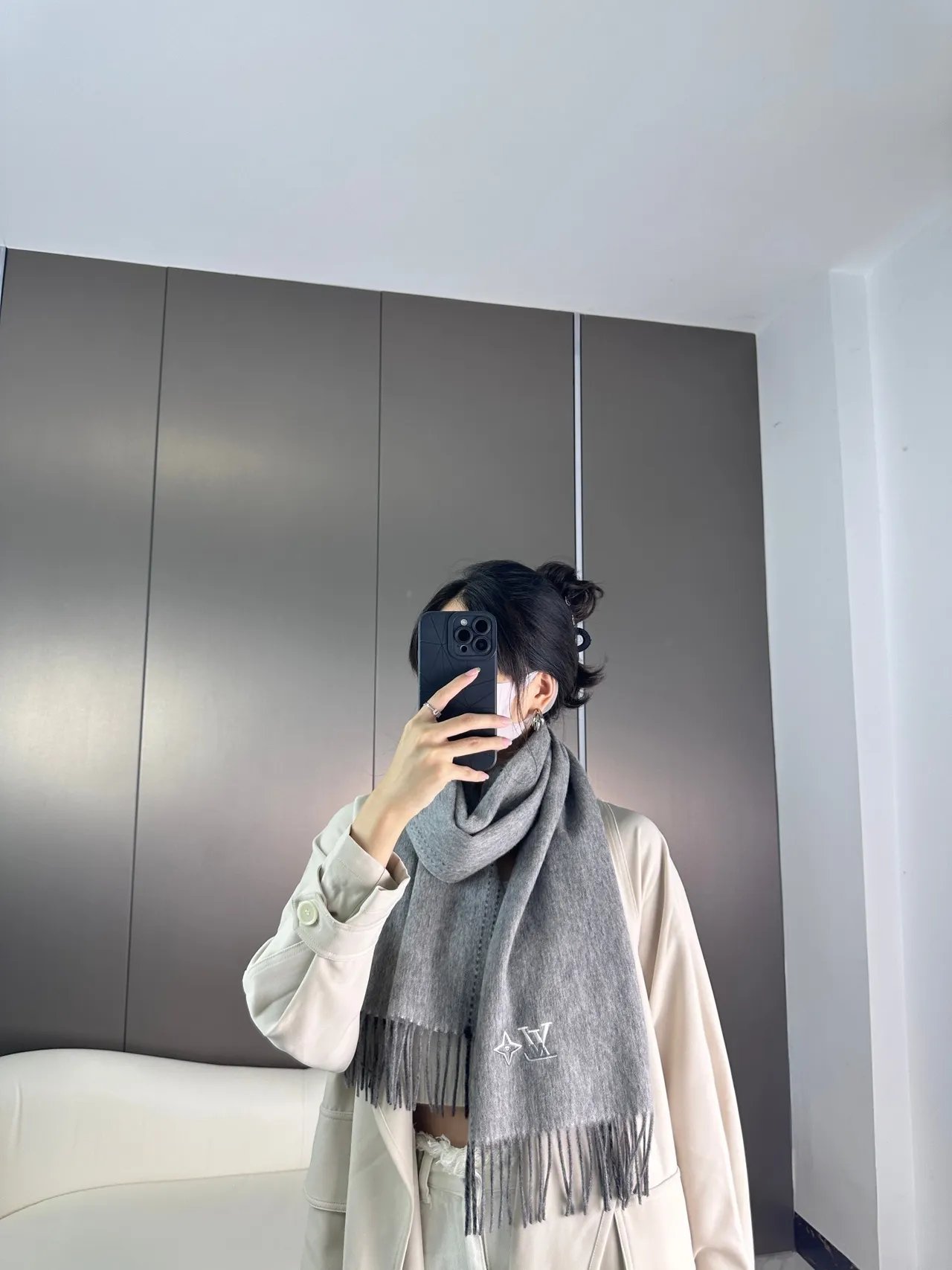 Louis Vuitton Reykjavik Noir Gray écharpe en cachemire 4