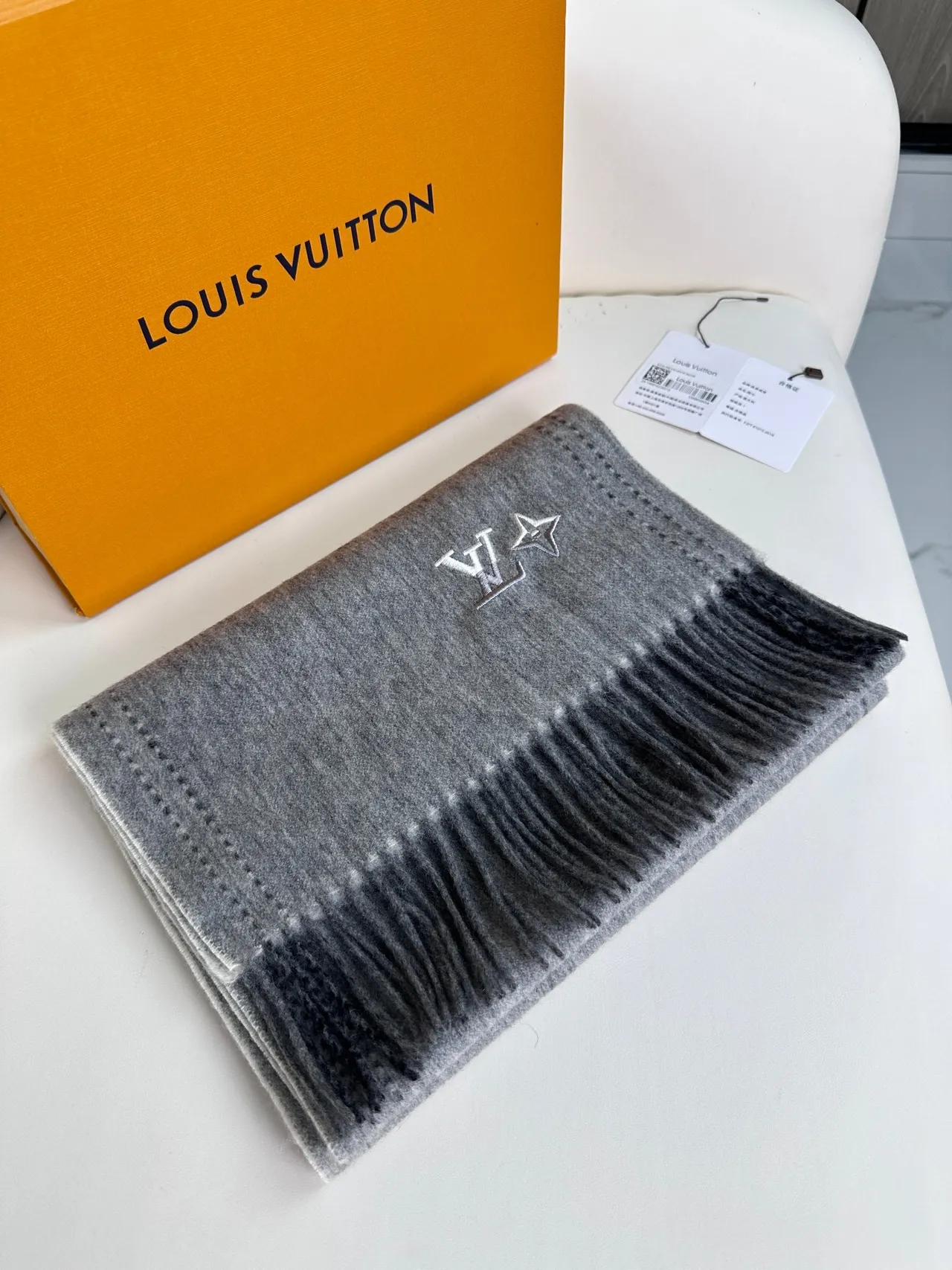Louis Vuitton Reykjavik Noir Gray écharpe en cachemire 6