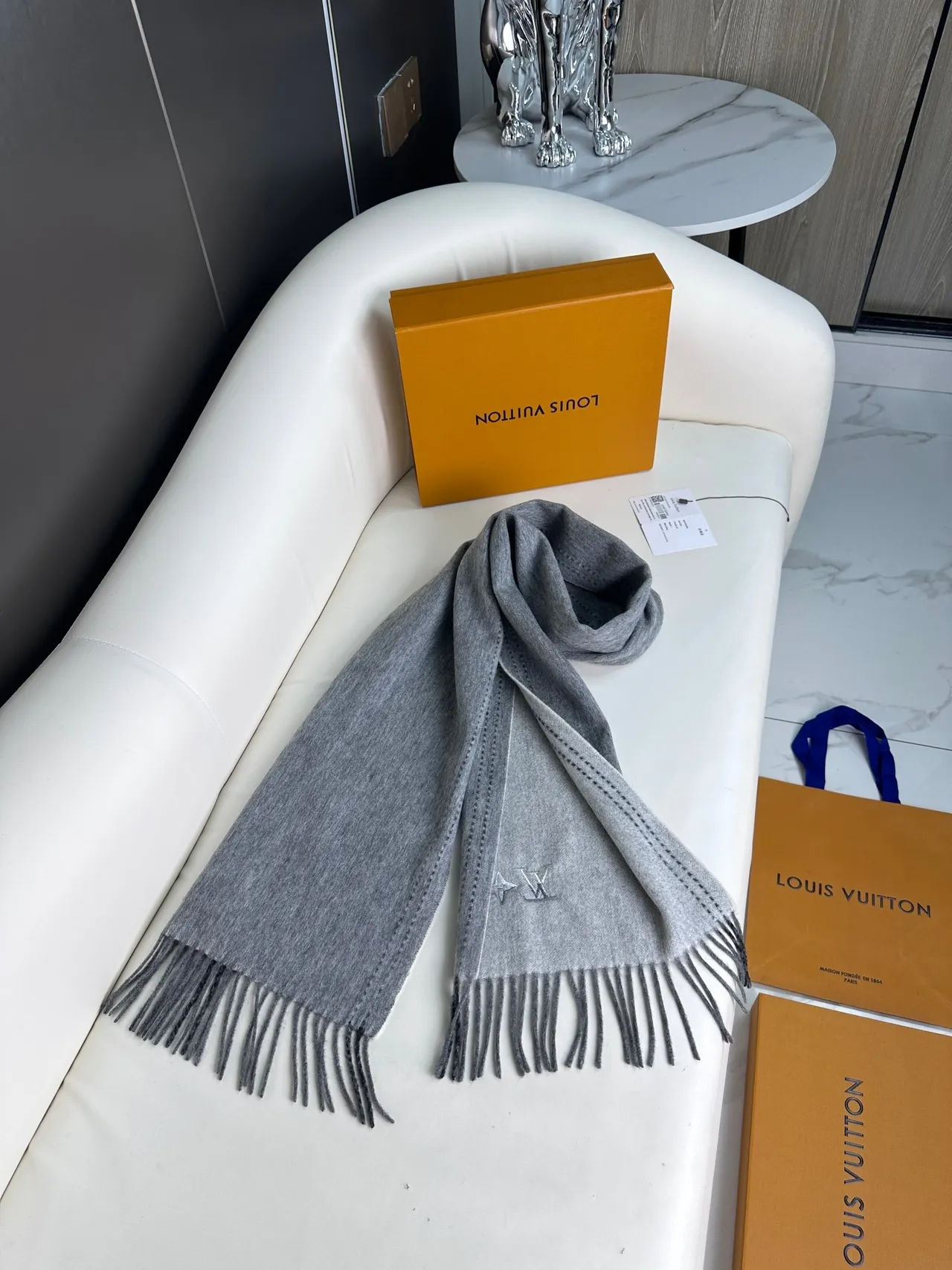 Louis Vuitton Reykjavik Noir Gray écharpe en cachemire 7