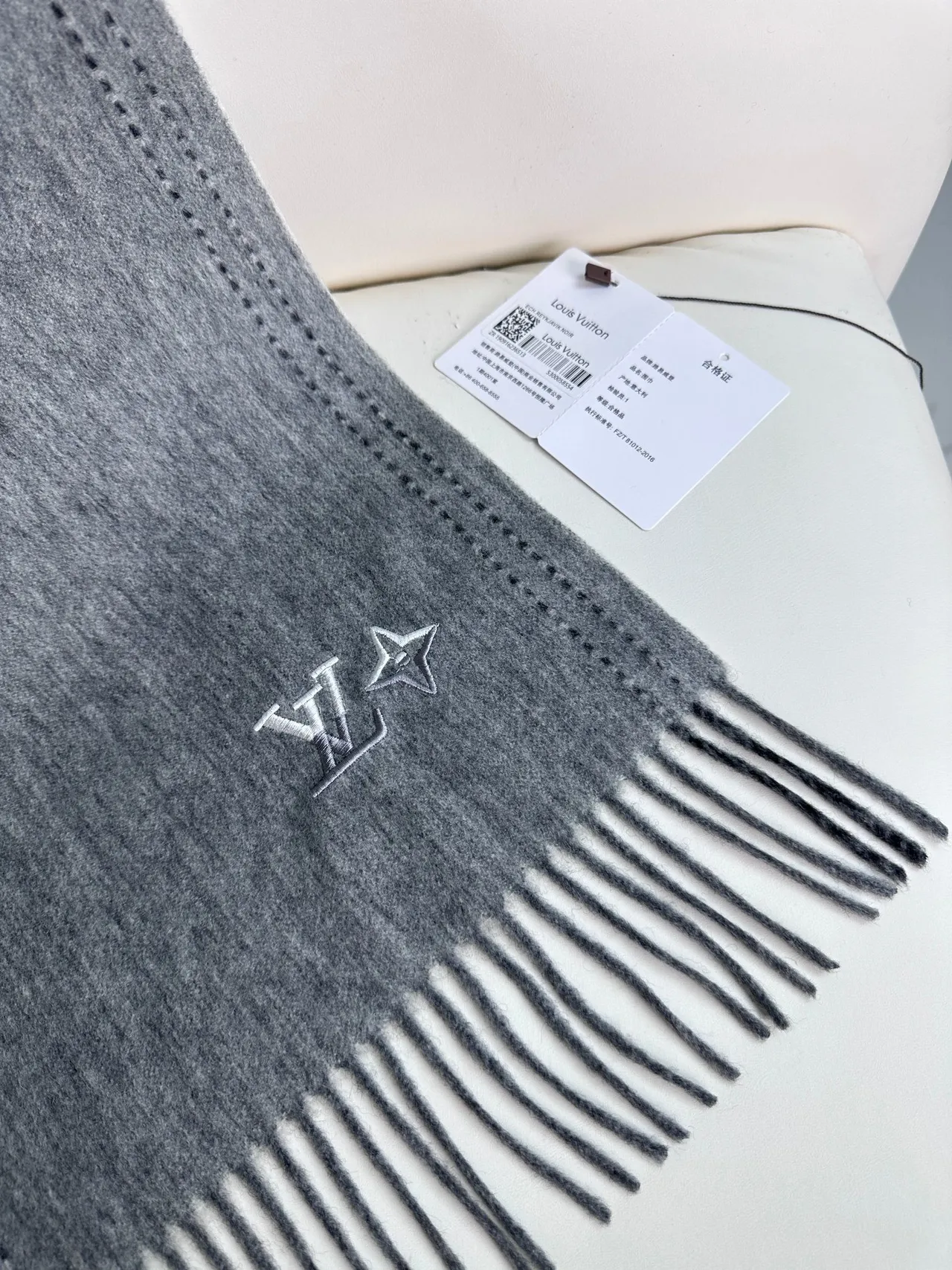 Louis Vuitton Reykjavik Noir Gray écharpe en cachemire 9