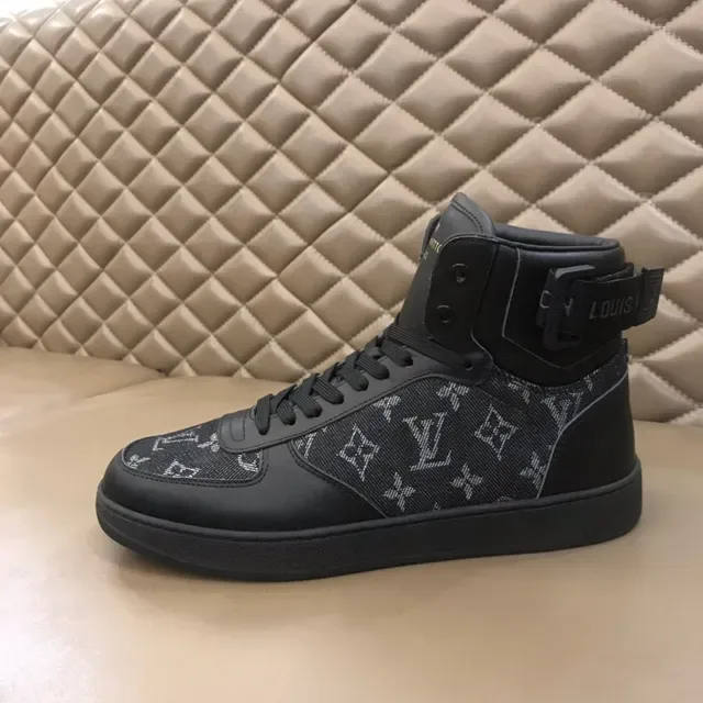 Louis Vuitton Run Away Sneakers Lifestyle Noir Gris Hautes Monogrammées en Textile 5