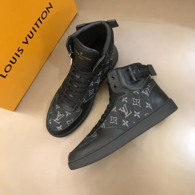 Louis Vuitton Run Away Sneakers Lifestyle Noir Gris Hautes Monogrammées en Textile 8