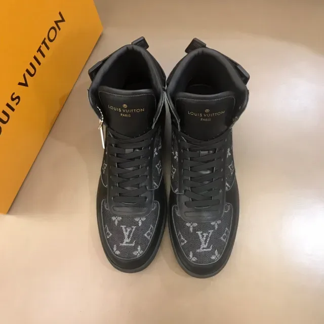 Louis Vuitton Run Away Sneakers Lifestyle Noir Gris Hautes Monogrammées en Textile 9