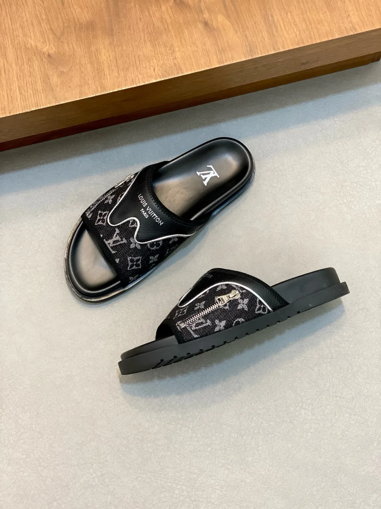 Louis Vuitton Run Away Black White Monogrammed Strap Wavy Piping Slippers 7
