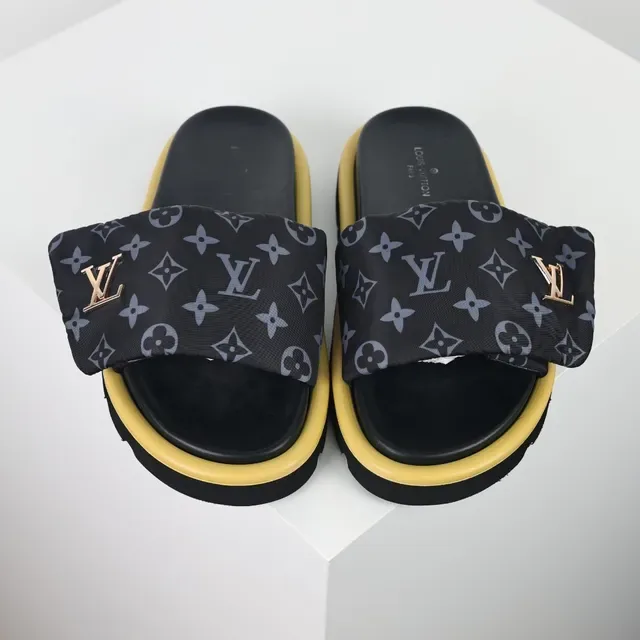 Louis Vuitton Run Away Noir Jaune Monogrammed Fabric Strap Metallic LV Logo pantoufles 8