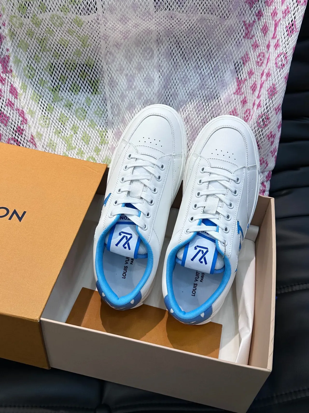 Louis Vuitton Run Away White Blue Low-Top Leather Upper Lifestyle Sneakers 4