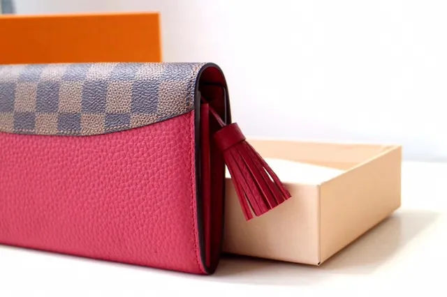 Louis Vuitton Sarah rouge marron Damier Check toile clapet cuir lisse corps portefeuille long 16