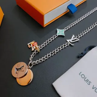 Louis Vuitton Collier Chaîne Argent Doré Multi-Charm