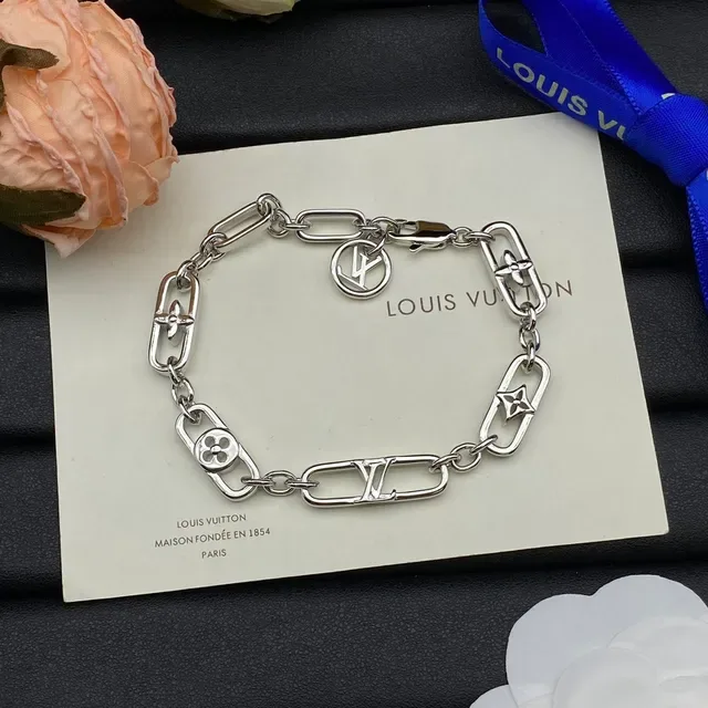 Louis Vuitton Silver Link-Chain Construction Polished Metal Necklace 3