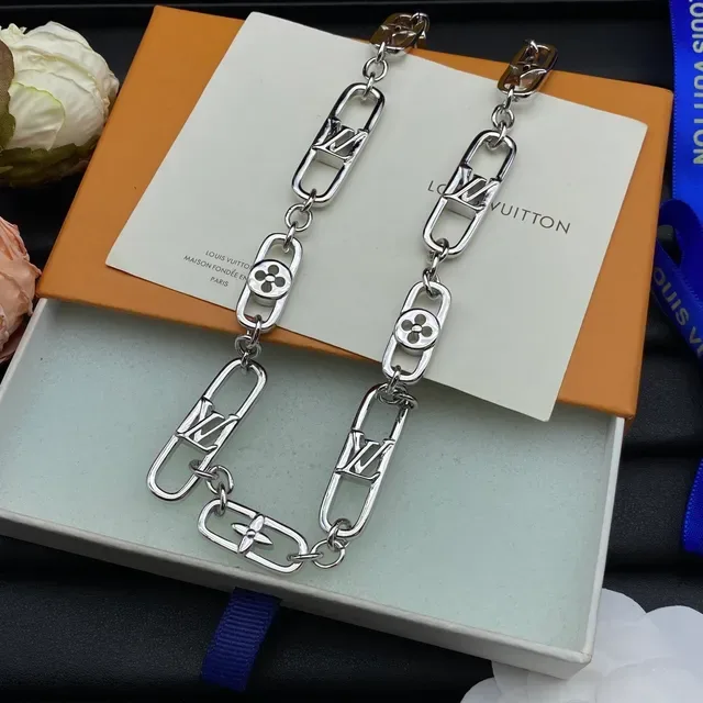 Louis Vuitton Silver Link-Chain Construction Polished Metal Necklace 4