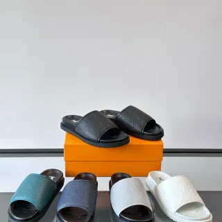 Louis Vuitton Slide काला सफेद मोनोग्राम्ड रबर मोल्डेड सोल चप्पल