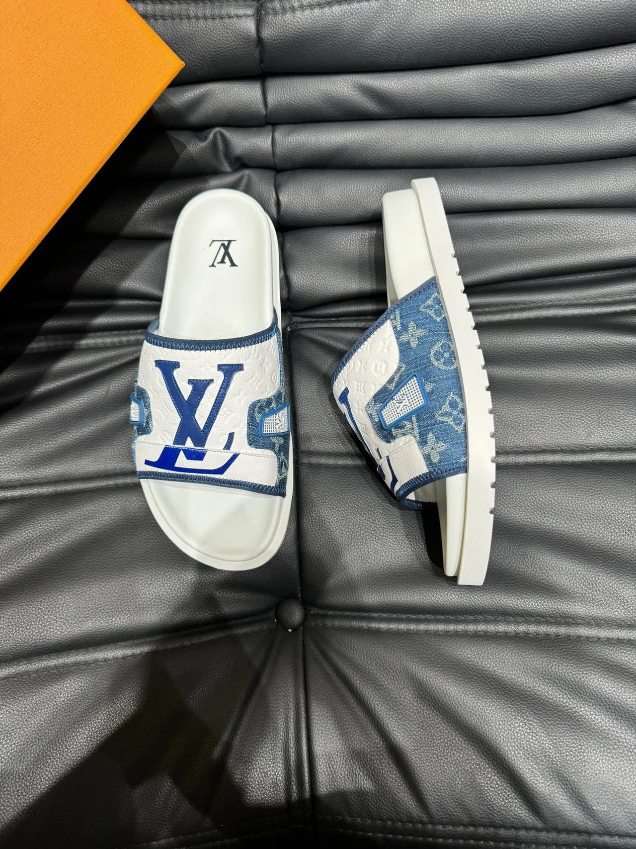 Louis Vuitton Slide सफेद और नीला Monogram डेनिम स्ट्रैप स्लिपर 3