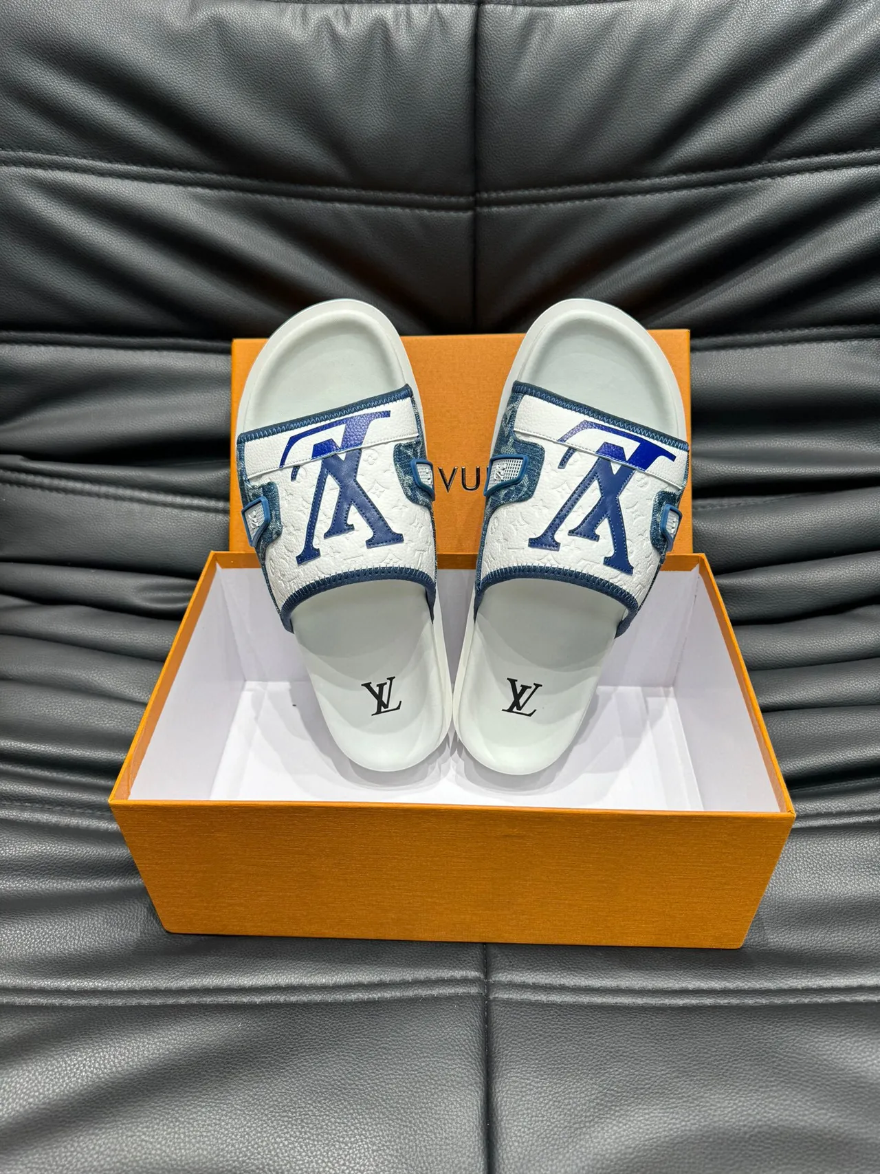 Louis Vuitton Slide सफेद और नीला Monogram डेनिम स्ट्रैप स्लिपर 5