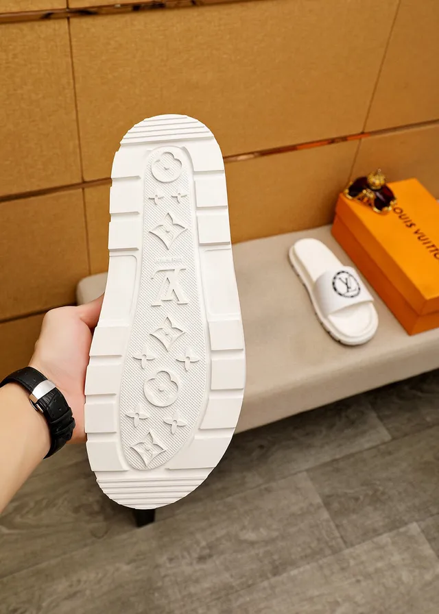 Louis Vuitton Slide सफेद काला मोल्डेड मोनोग्राम सोल चौड़ा लोगो पट्टी स्लिपर्स 9