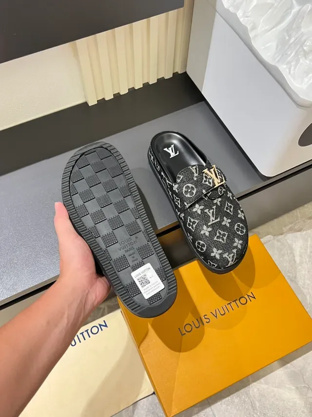 Louis Vuitton Slippers Black Monogrammed Leather Buckle Strap Casual Shoes 7