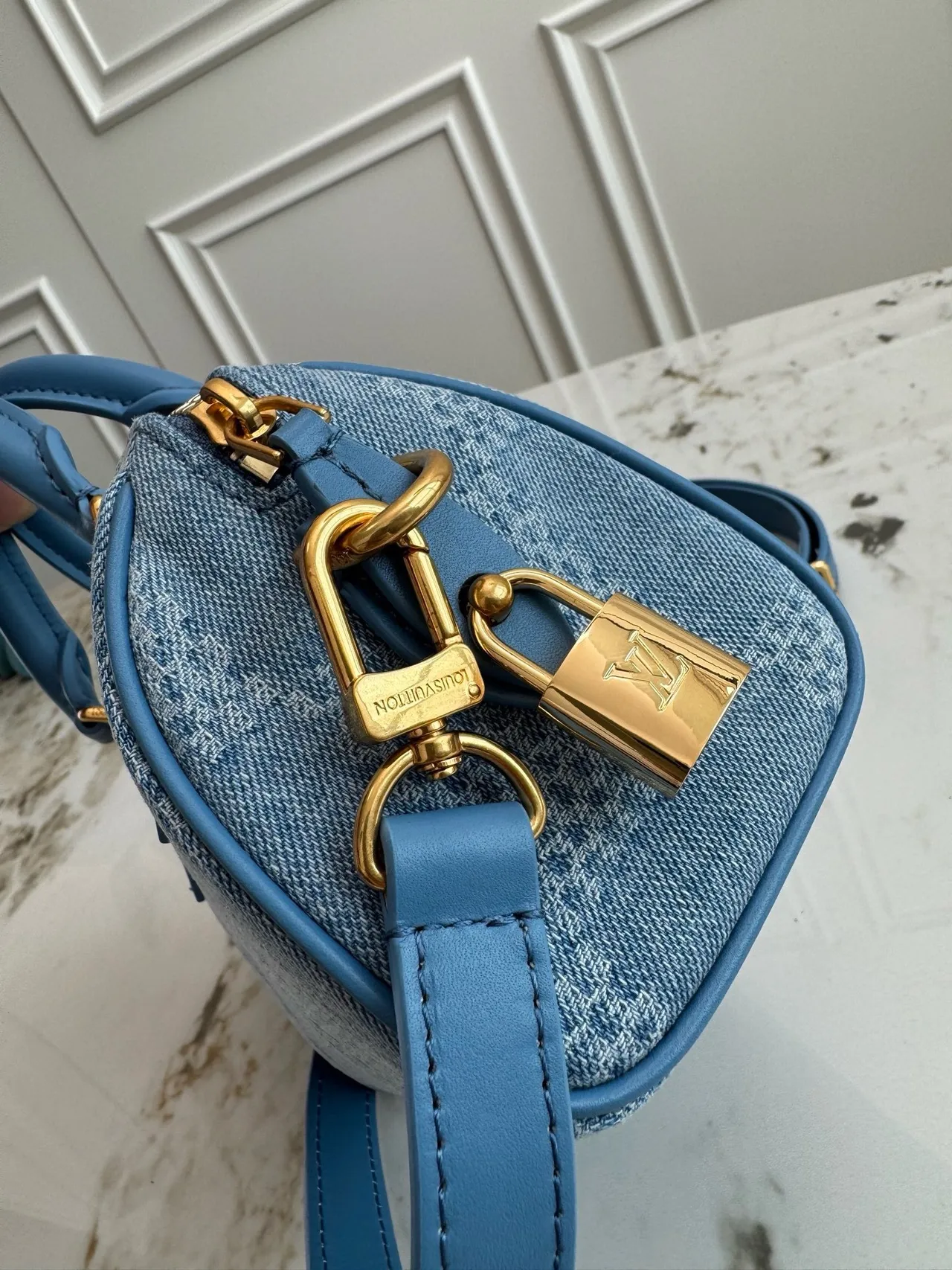 Louis Vuitton شكل برميل منظم نسيج الدنيم مونوغرام جاكارد حقيبة بوسطن 5