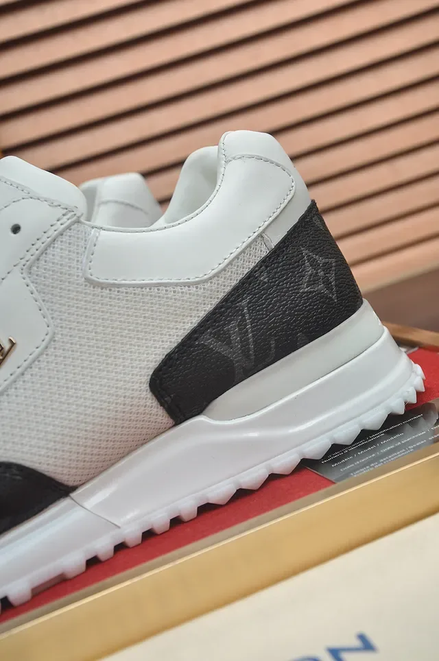Louis Vuitton Blanc et Noir Monogram Panneaux en Cuir Mesh Upper Lifestyle Sneakers 2