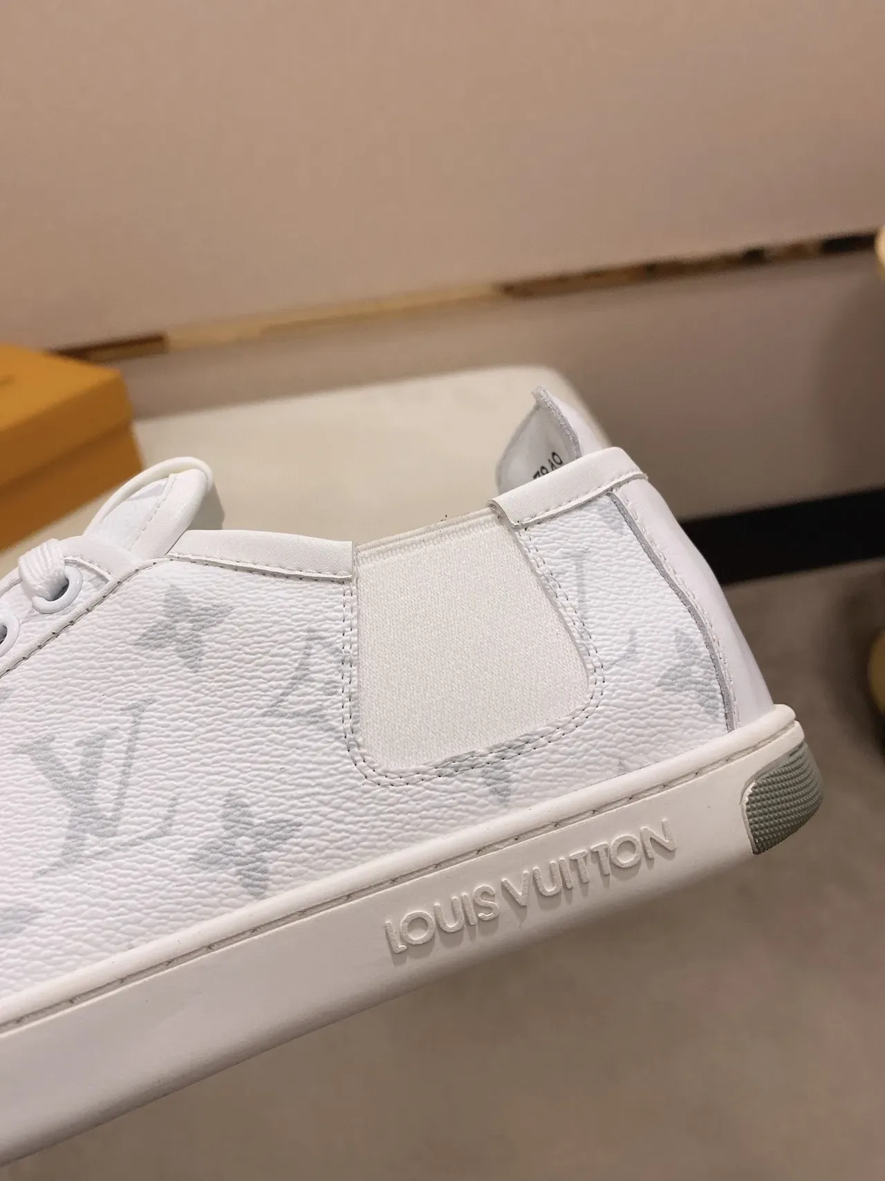 Louis Vuitton White Gray Monogram-Print Leather Low-Top Lace-Up Lifestyle Sneakers 4