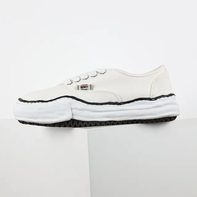 MMY Beige Black Low-Top Upper Canvas Shoes 9