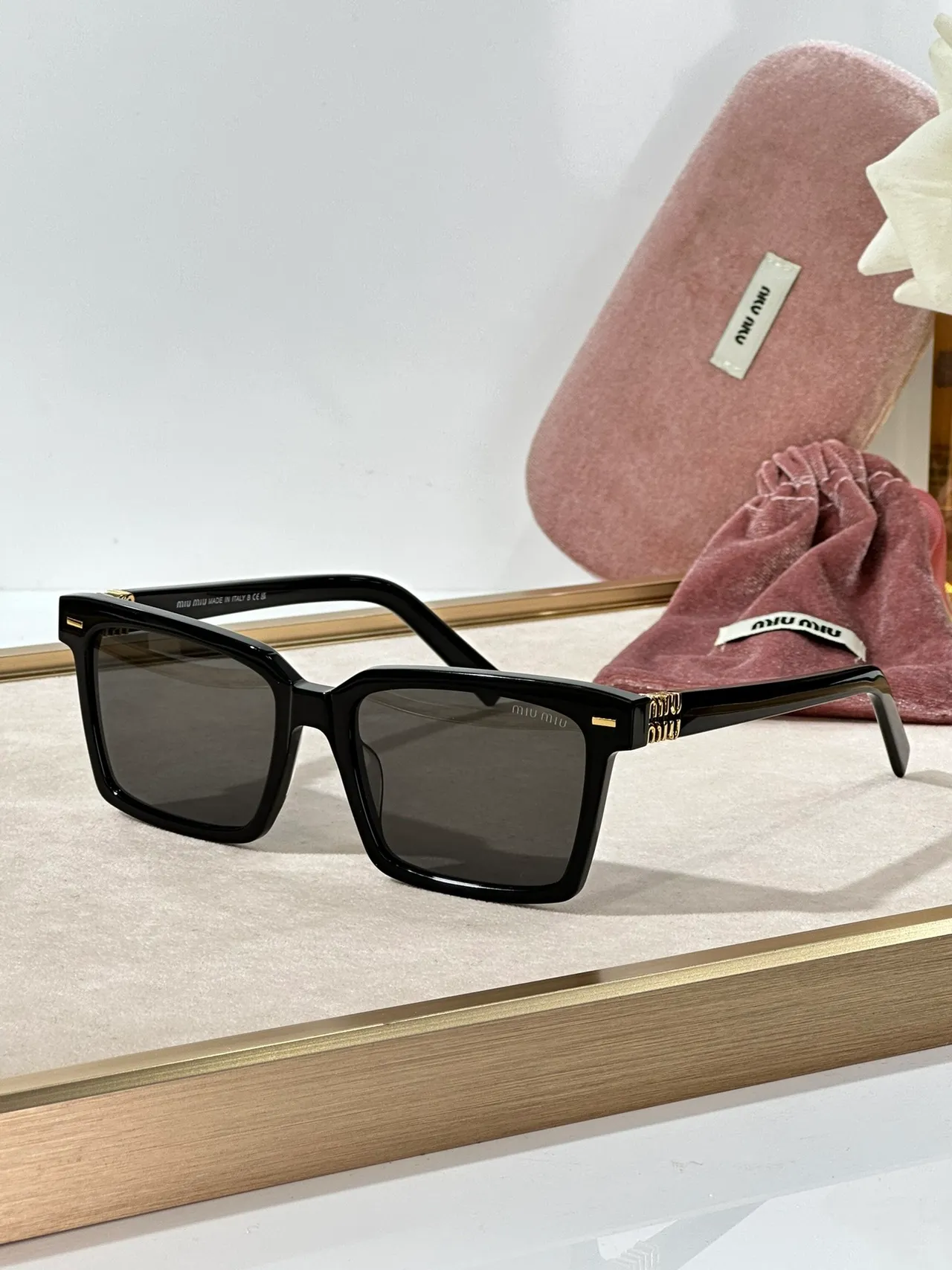 Miu Miu Negro Dorado Marco Rectangular Acetato Construcción Gafas de Sol 6