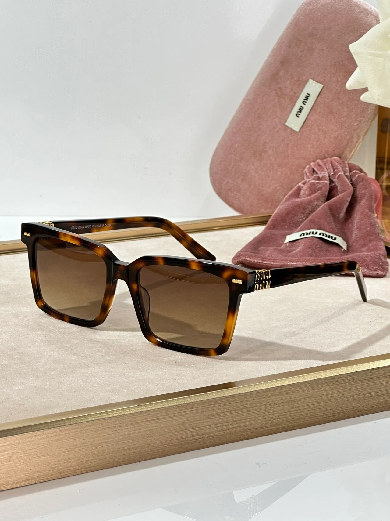 Miu Miu Negro Dorado Marco Rectangular Acetato Construcción Gafas de Sol 9
