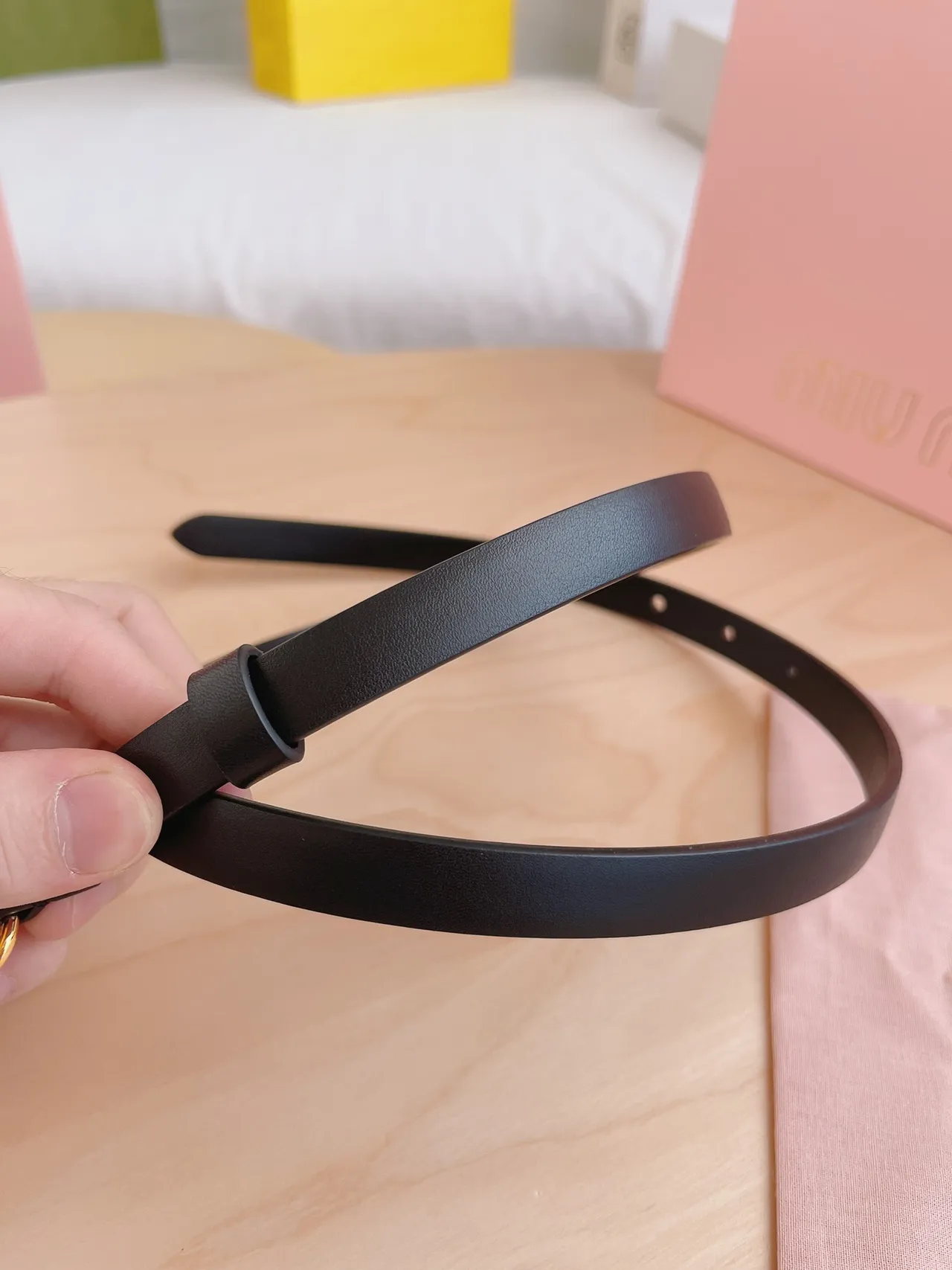 Miu Miu Logo Ceinture Noir Boucle Dorée Sangle Étroite en Cuir 6