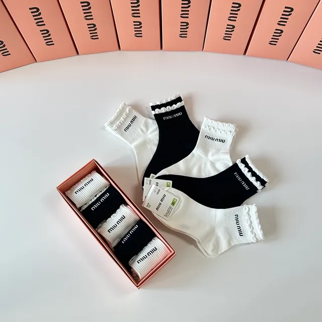 Miu Miu Ruffled Cuff Logo Socks 2
