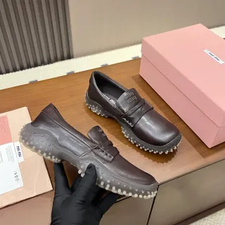 Miu Miu Wander Marrón Blanco Suela de Goma Studded Punta Cuadrada Loafer