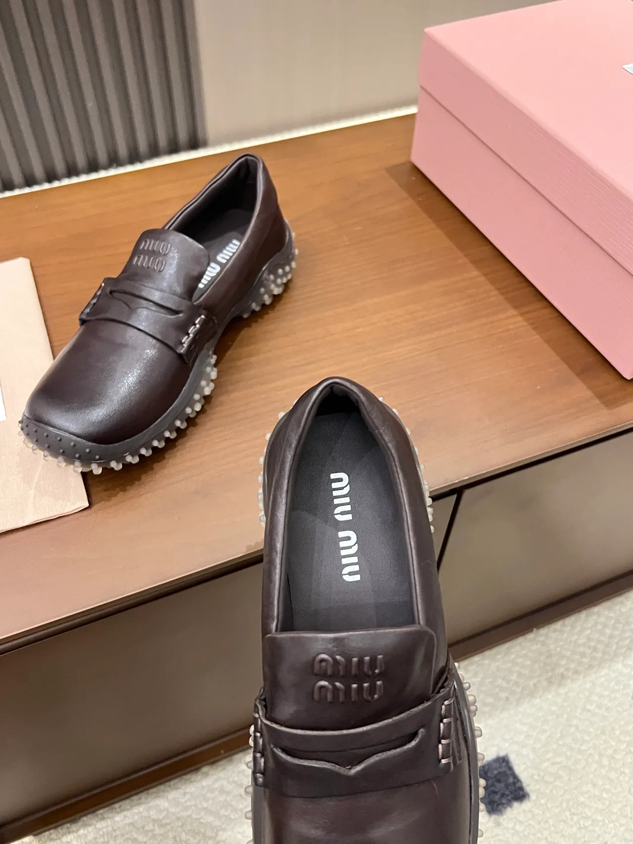 Miu Miu Wander Marron Blanc Semelle caoutchouc Studded Bout carré Loafer 2