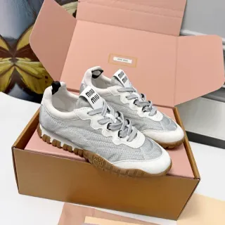 Miu Miu Wander Zapatillas Lifestyle Gris Claro y Blanco