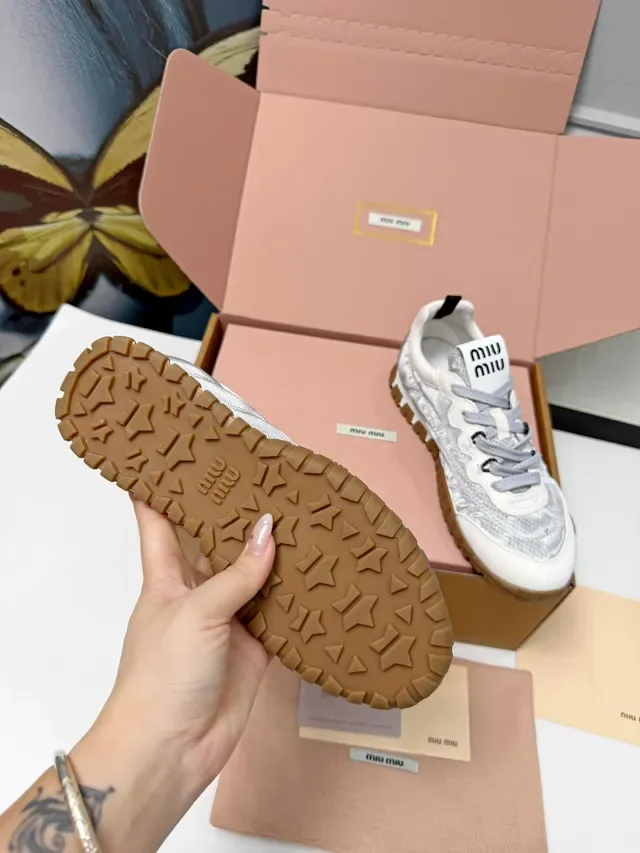 Miu Miu Wander Tênis Lifestyle Cinza Claro e Branco 3