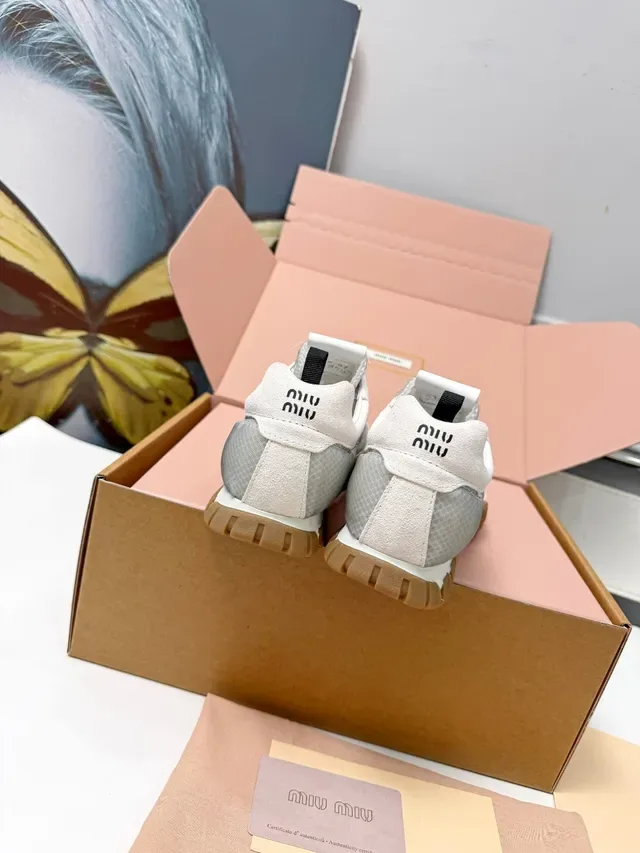 Miu Miu Wander Tênis Lifestyle Cinza Claro e Branco 4