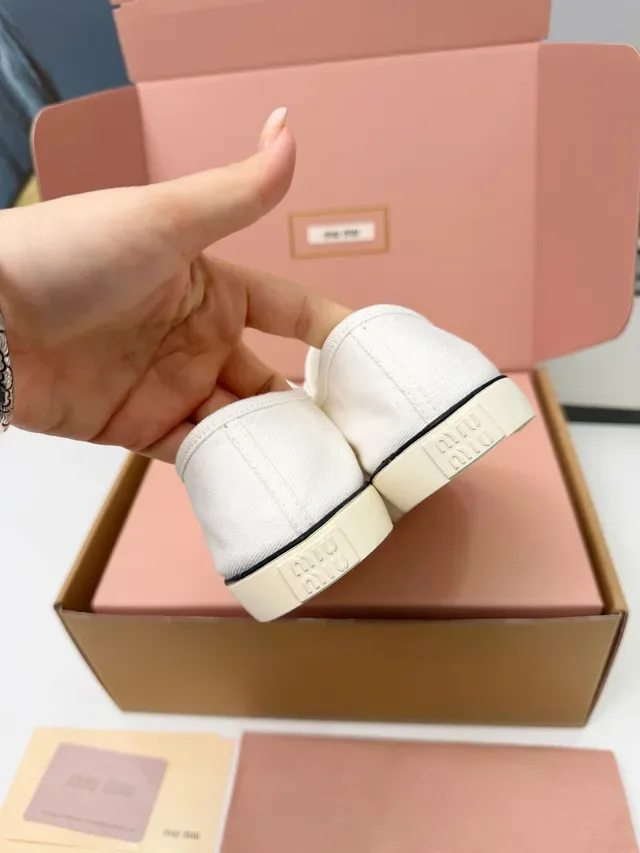 Miu Miu White Black Low-Top Upper Canvas Shoes 4